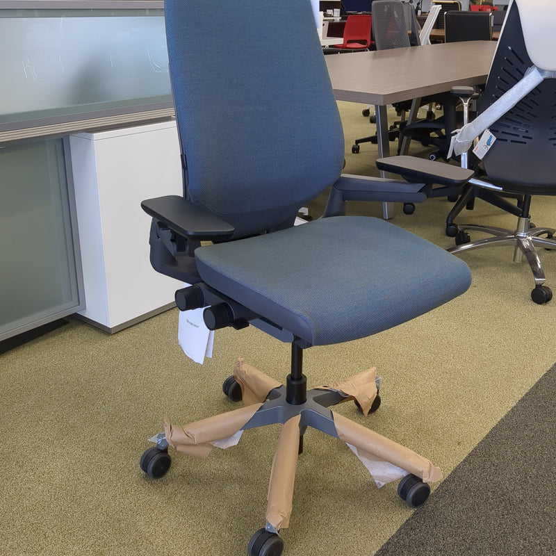 Clearance - NEW Steelcase Gesture