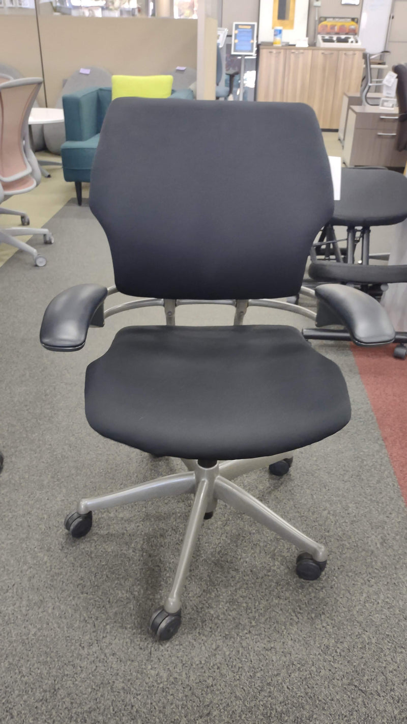 Used Humanscale Freedom Chair - Product Photo 2