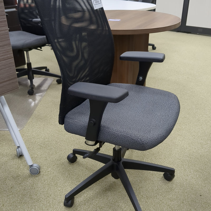 USED - Task gray chair with mesh back and fabric seat