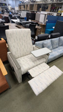 USED La-Z-Boy Healthcare Durable 650 Series Mobile Recliner – Fabric Finish