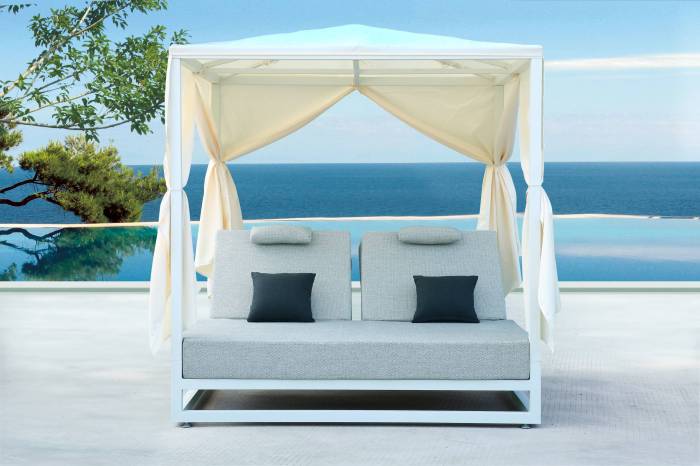 Riviera Outdoor Daybed with Pitched Top