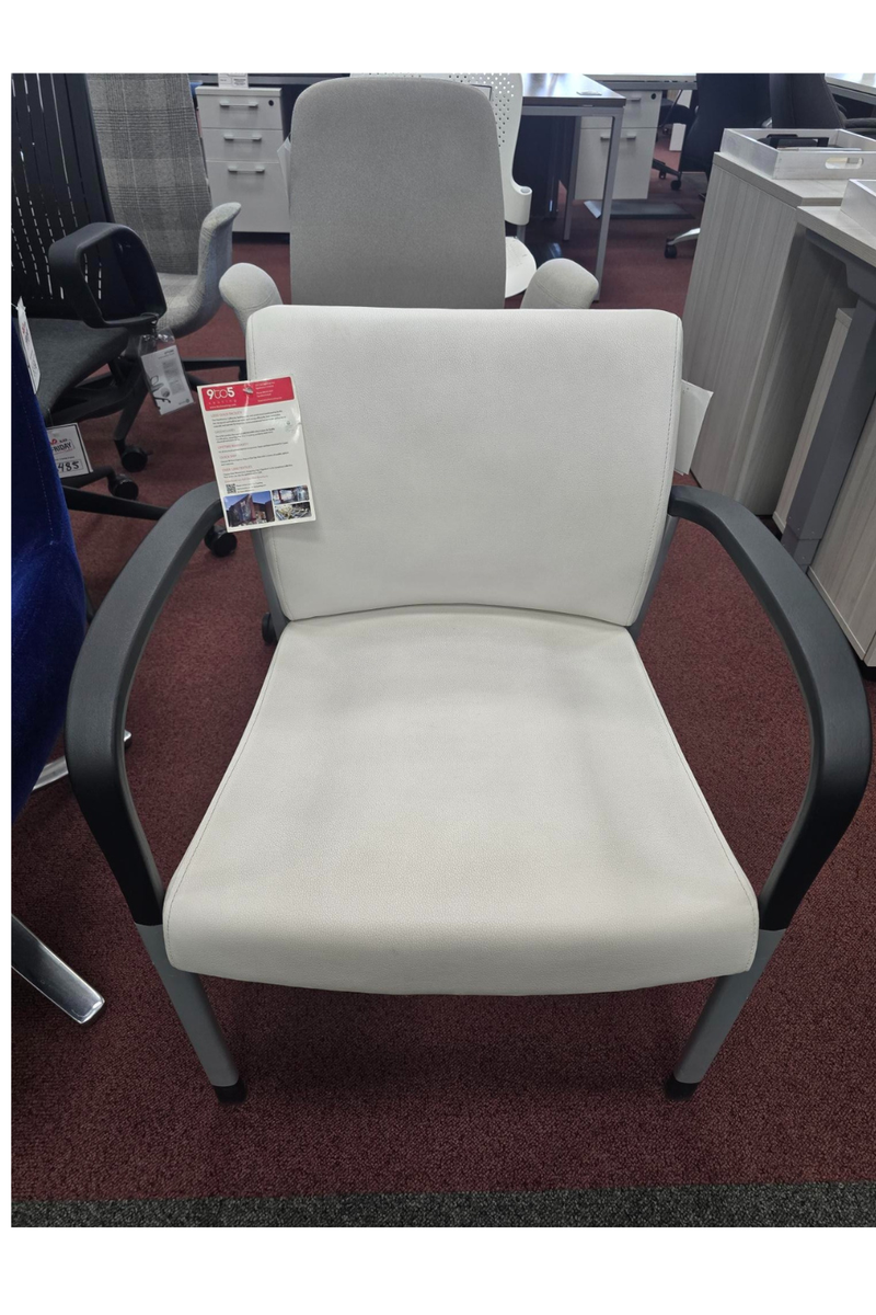 Pre-Owned 9 To 5 Link Guest Chair $35