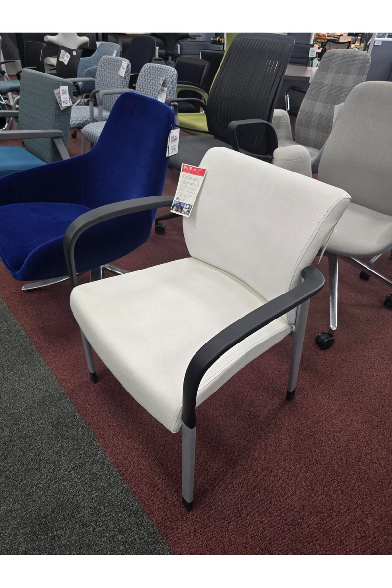 Pre-Owned 9 To 5 Link Guest Chair $35