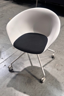 USED White Mobile Guest Chair – Modern Collaborative Office Seating