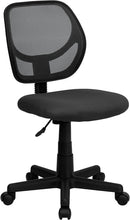 Sillón de oficina giratorio FLASH Neri Kids de respaldo bajo de malla negra con respaldo cuadrado curvado y reposabrazos