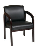 Sillón para visitas de piel sintética negra y madera con acabado espresso de Office Star - WD388-U6