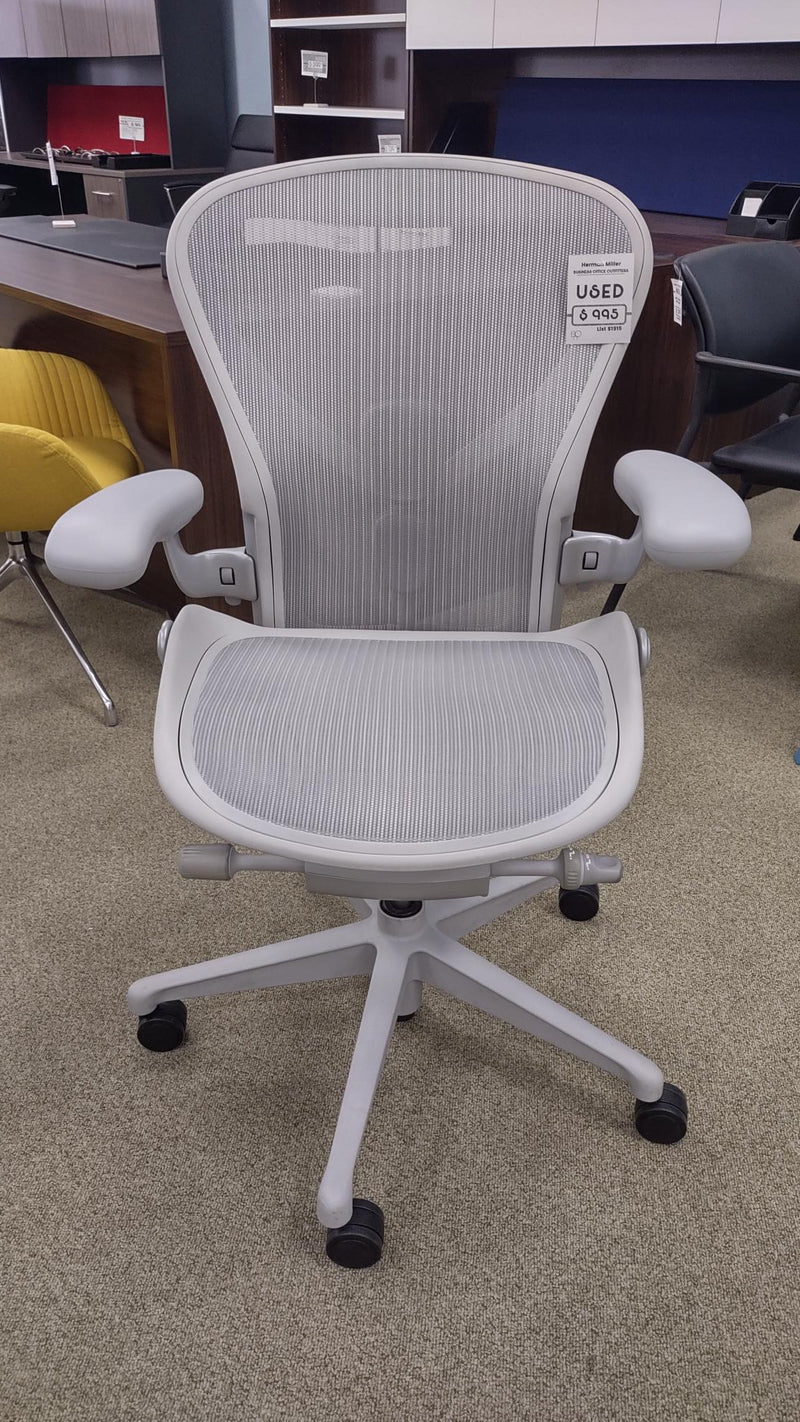 USED USED Herman Miller Aeron White Chair - front view