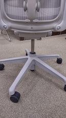USED USED Herman Miller Aeron White Chair - close up view of base